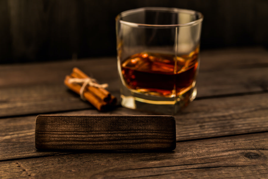 Le bois dans l’infusion du whisky : secrets d’un arôme unique