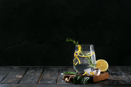 Les plantes indispensables pour aromatiser un gin maison